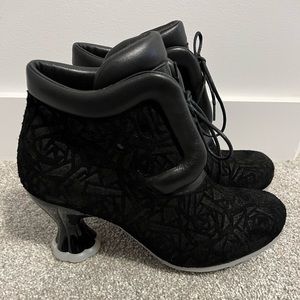 John Fluevog, Never worn, Hypnos, black lace up ankle boots, size 9.5.